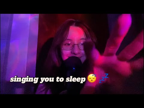 ASMR | Singing you to sleep 😴 | ENG/ESP | soft singing, soft humming, hand movements - PT. 1