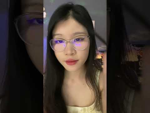 Trong mắt bạn có gì đó?..