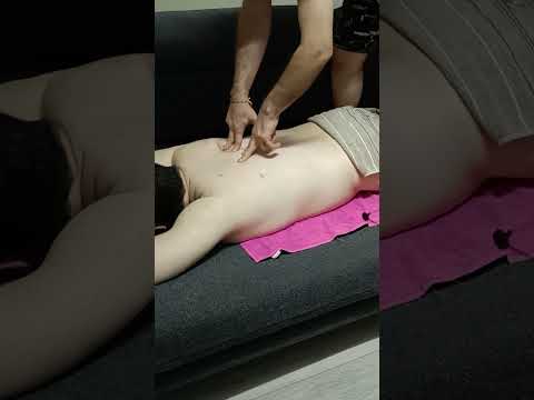 Energy massage that relieves back muscle pain #satisfying #relaxing #asmr #shorts