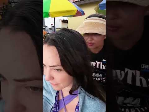 Mujeres tailandesas trenzan mi cabello en una playa de Phuket 🇹🇭 #beach #hairstyle #hair #short