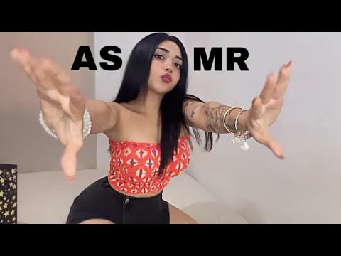 ASMR scratching  en el micrófono 🎙️ agres1v0 - M O R D I E N D O el micro. 💤