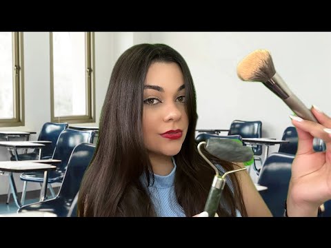 ASMR POV: AQUELA GAROTA FAZ MAQUIAGEM NA ALUNA NOVA