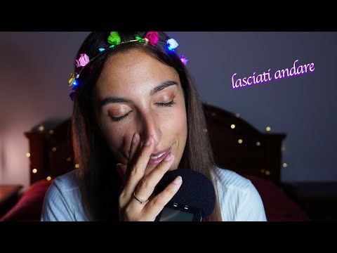 COCCOLE RILASSANTI PER TE 💕 Whispering intenso, tongue clicking & face touching | ASMR ITA