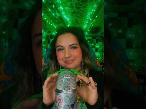 Random plastic tapping ASMR sounds💚💅🏽 #tapping #crunchy #satisfying #plastic #relaxwithrissa