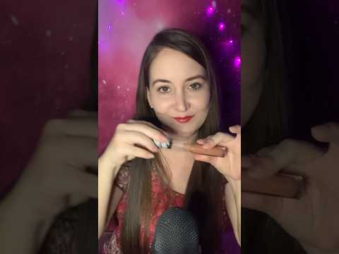 ASMR: Passando gloss em mim e em você (sons de boca, tapping, etc.) 💄