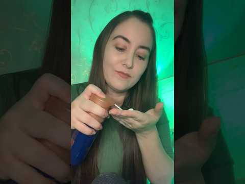 ASMR: Fazendo massagem relaxante em seus ombros 💚 (sons de creme, mãos, boca e tapping)