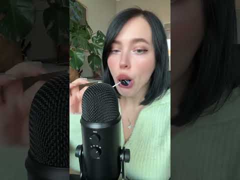 #asmr #mouthsounds #asmrsounds #asmreating