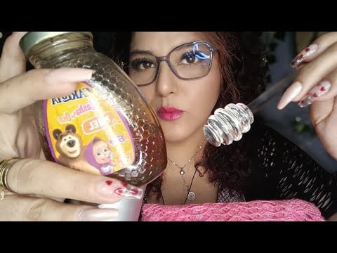 ASMR Comiendo Miel con cucharita de vidrio/eating honey with glass spoon #mouthsounds #susurros