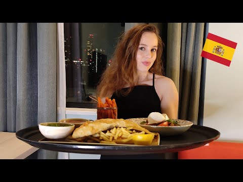 ASMR Roleplay | Hotel Room Service (Español)