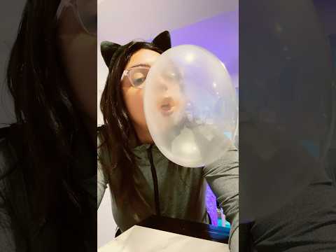 BIG BUBBLE ASMR | blowing a massive bubble gum mouth sounds #bubblegum #bubbles