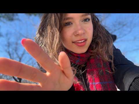 um brasileiro na neve? ❄️ te ajudando a se preparar pro frio ☃️ ASMR roleplay com gringa✨