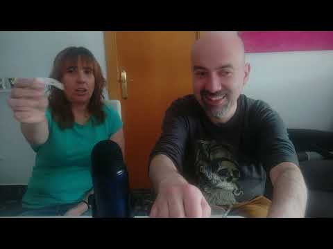 Abriendo galletas de la suerte con @latitaanabel  || ASMR español