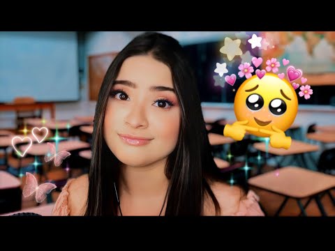 ASMR:VOCÊ SENTOU ATRÁS DA GAROTA POPULAR NO ÚLTIMO DIA DE AULA!