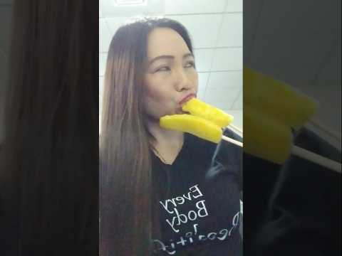 EAT  PINEAPPLE THIS WAY #food #shortsfeed #everyone #mukbang