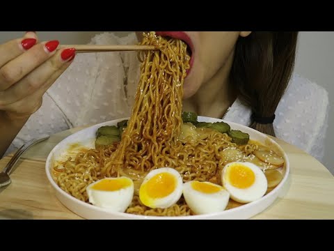 ASMR RAMEN KIMCHI NOODLES / EGGS / PICKLES / no talking / CREMA ASMR #asmr #ramennoodles #mukbang