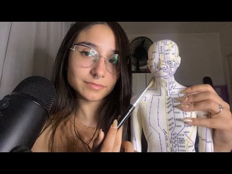 ASMR EFECTO PLACEBO | MASAJE EN MUÑECO DE ACUPUNTURA