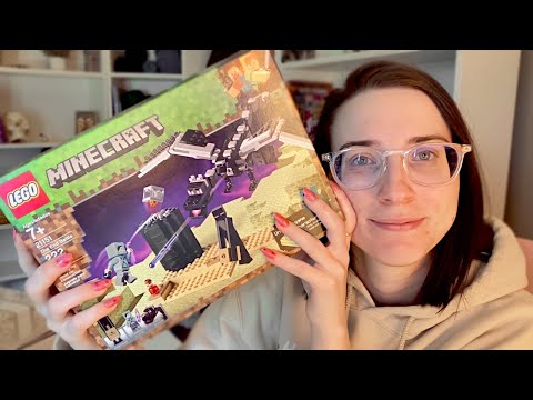 ASMR Tapping and Scratching on Christmas Gifts 🎁 (no talking)