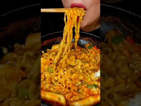 Buldak ramen mukbang #asmr #buldak #ramen #foodie #shorts