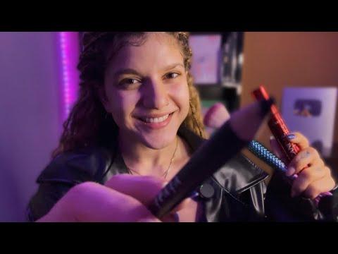 ASMR 2000s✨Te arrumando para o desfile de moda [atenção pessoal, maquiagem, etc]
