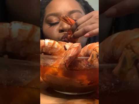 Eating jumbo prawns! #asmr #mukbang #asmrtriggers #shorts