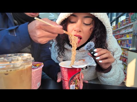 ASMR / COMIENDO RAMEN EN UN 7 eleven en COREA DEL SUR