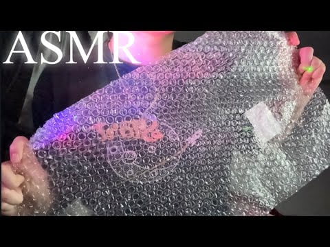 1 Minute ASMR - Popping wrapping paper 🫧