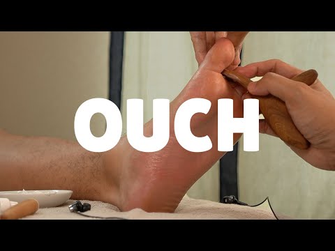 痛がる足つぼ | 静かに痛がるマッチョな男性