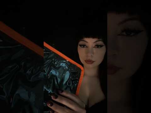crinkle heaven🤤 #asmr #tingles #tapping