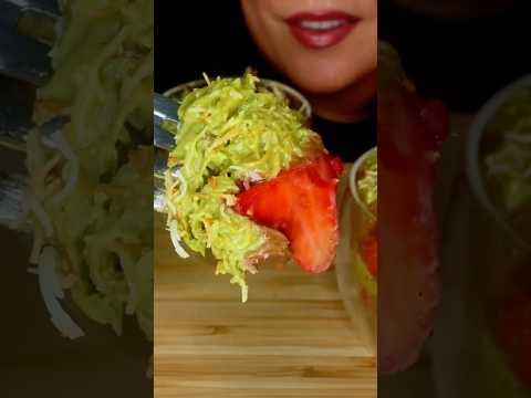 DUBAI CHOCOLATE STRAWBERRY CUP #asmr #chocolate #dubaichocolate #dessert #food #eat