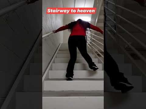 #funnyshorts #bodyworkouts #stairsworkout #comedyshorts #viral #viralshorts #dancing #america