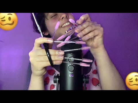 [ASMR] Te tocando com sons de boca e fazendo sua sobrancelha até dormir 🥴