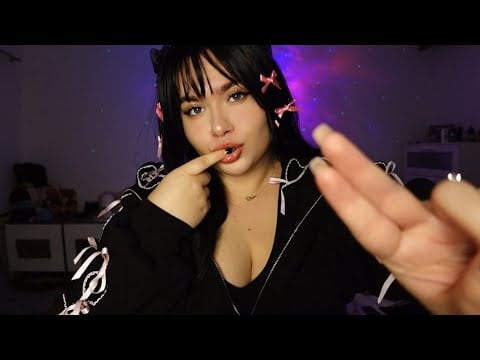 Spit painting ASMR 🎨tongue fluttering, hand movements, mouth sounds, tracing, fast (FOR SLEEP)