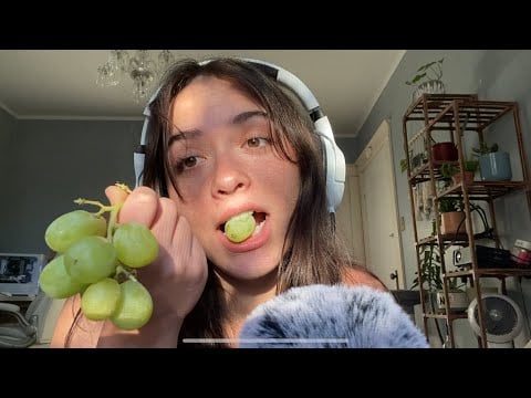 ASMR | crunchy grape eating sounds