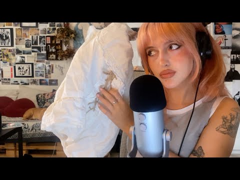 ASMR ITA 😴 vestiti che vendo e chiacchiere 🎀 whispering e fabric sounds