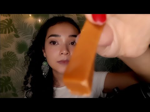 ASMR | COMENDO UNS BARANGANDAM (doces aleatórios) e Conversando 🍫🍬🍭 #mukbang