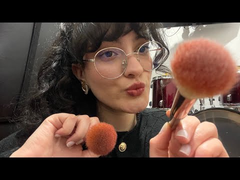 ASMR PINCEL NA TELA E VOZ SUAVE