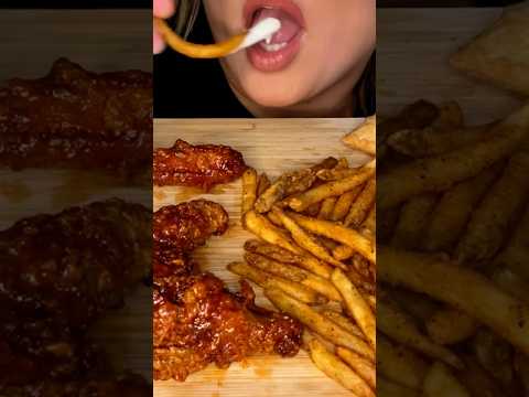 Eating Popeyes #shorts #asmr #food #popeyes