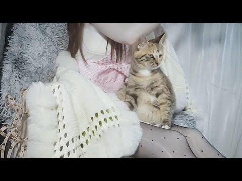 ASMR Roleplay | Cosplay Girlfriend 💅 Accent + Long Nails Scratching + Mouth Sounds (Bedtime)