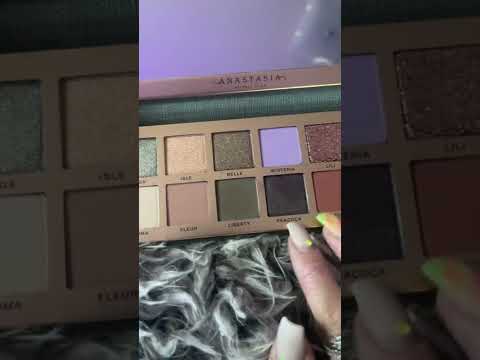 Makeup ASMR | Pointing & Reading Shadow Names