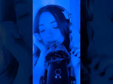 ASMR - Blue kisses becoming colorful #asmrsounds #asmrkisses #asmrvideo