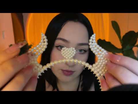 *one minute asmr* textured pearl headband scratching & tapping (no talking)