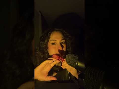 ASMR lipgloss+mouth sounds for you to fall asleep in seconds 🌚😴💤 #asmr #mouthsounds #visualtingle