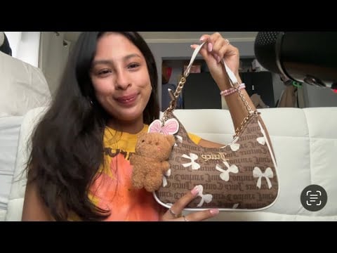 ASMR what’s in my juicy bag 🤩💞 (tapping & mouth sounds)