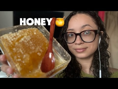 ASMR - EATING HONEY COMB 🍯 CLICKY RAMBLE 