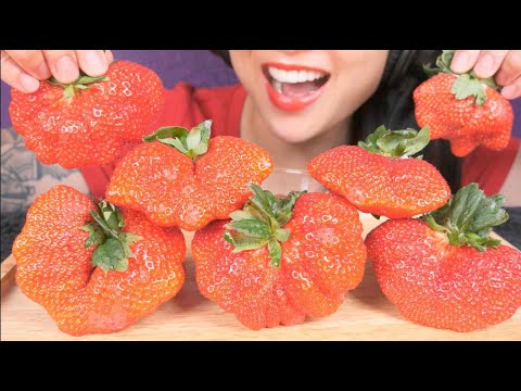 GIANT STRAWBERRIES CHOCOLATE SAUCE (ASMR EATING SOUNDS) NO TALKING | SAS-ASMR