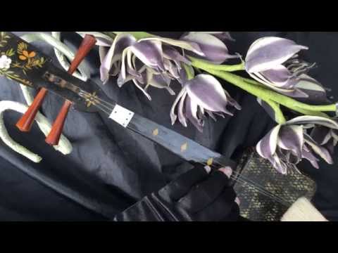 Tapping on fake snake skin * Erhu *   [[ASMR]]