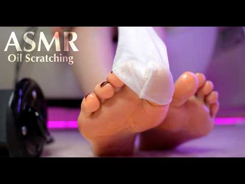 4K/ASMR｜赤ネイル×シームレスニーハイでオイルたっぷり足指耳かき｜睡眠導入/No Talking/Oil Scratching/Foot sole/Sleep Sounds/Relaxation