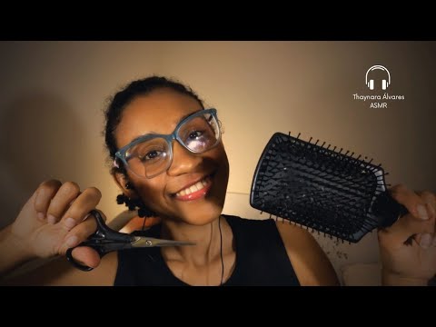 ASMR • Cabeleireira cuidando de você 💇 Cortes, escova, spray & limpeza suave