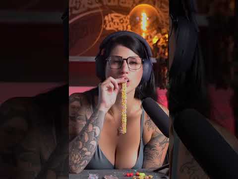 Liebe lang und knistern  #asmr #asmrgirl #asmreating #asmrsound#girl #blond #fyp #fy #viral #goviral