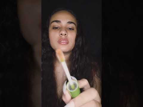 ASMR PASSANDO GLOSS E BLUSH EM VOCÊ!#asmr #viral #viralshort #shortvideo #tappingasmr #trigger#short